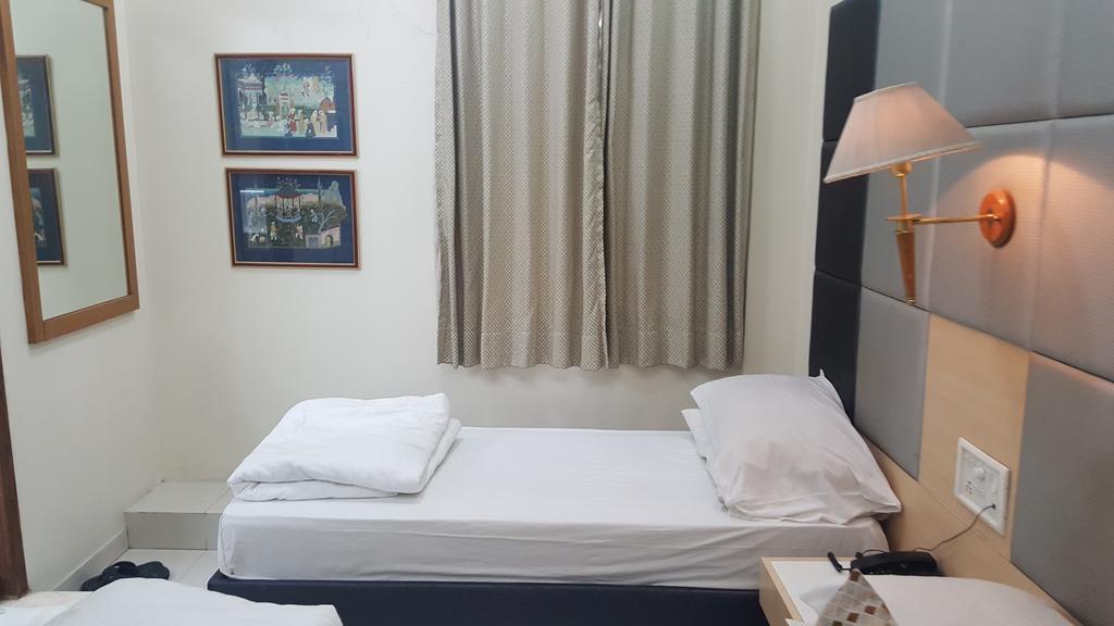 Bentley Hotel Marine Drive มุมไบ ภายนอก รูปภาพ